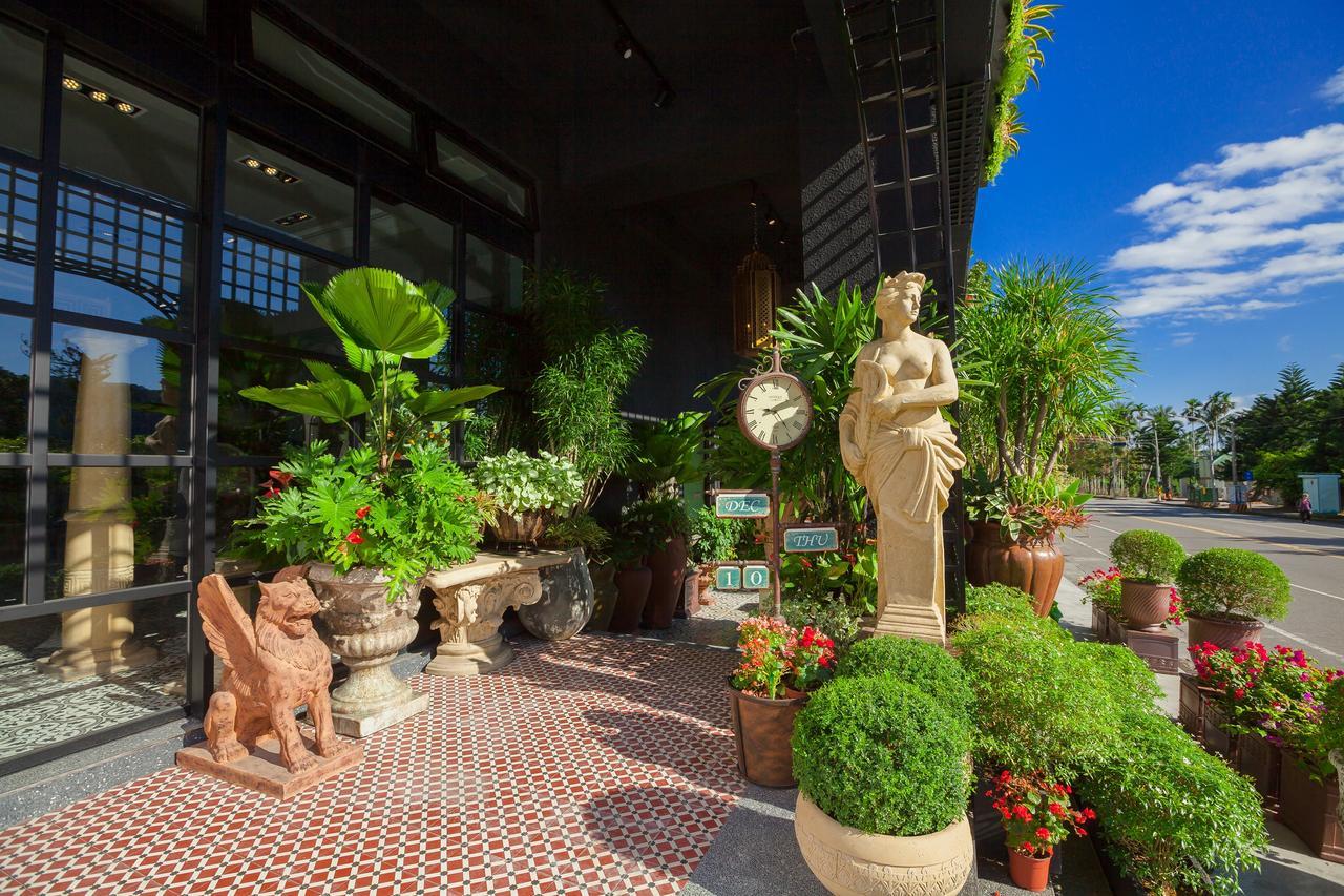 Chihpen Hotel Royal Kingdom Wenquan Bagian luar foto